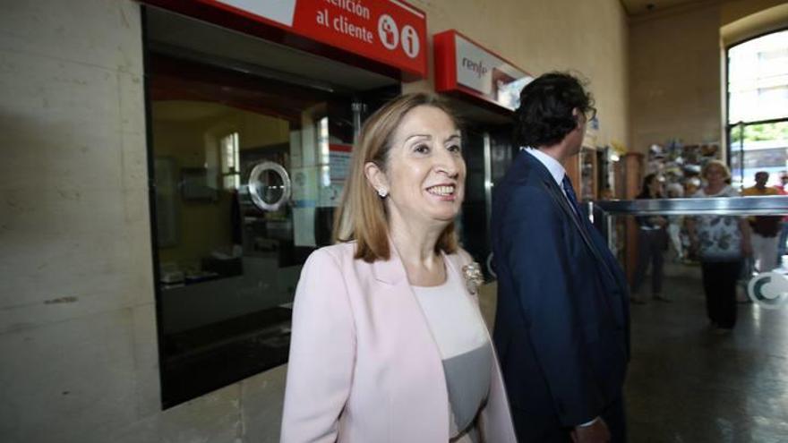 La Ministra fue a saludar a los trabajadores de Renfe, pero no había nadie