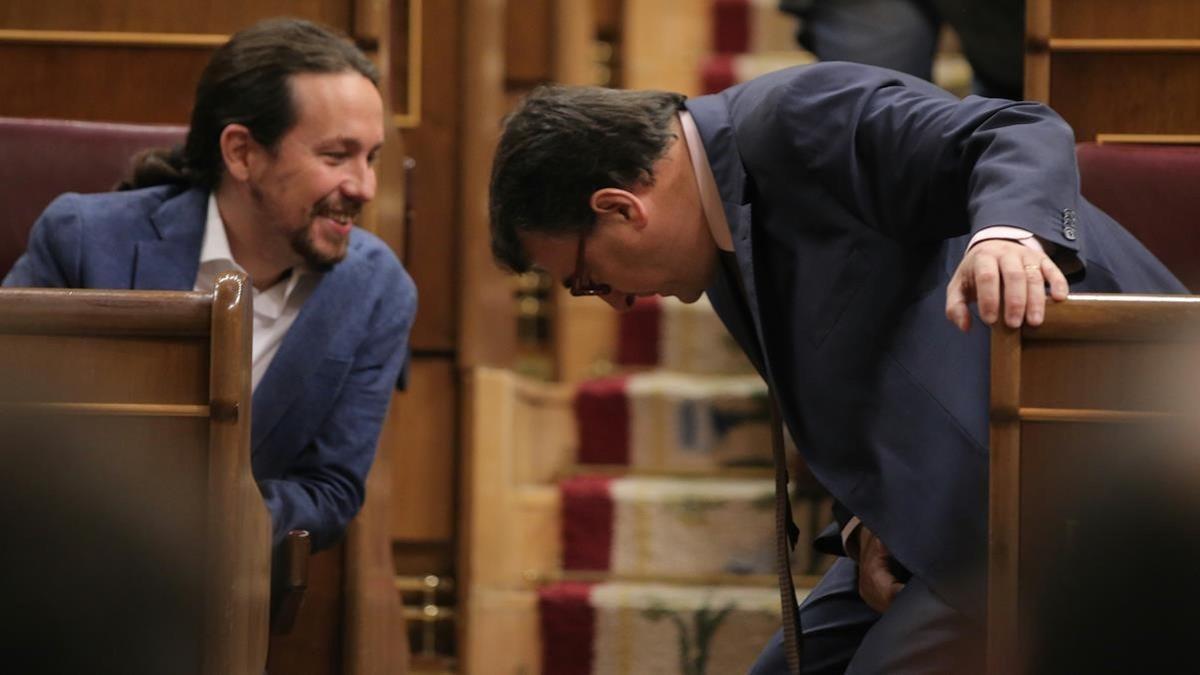 Pablo Iglesias conversando con Aitor Esteban del PNV moción censura