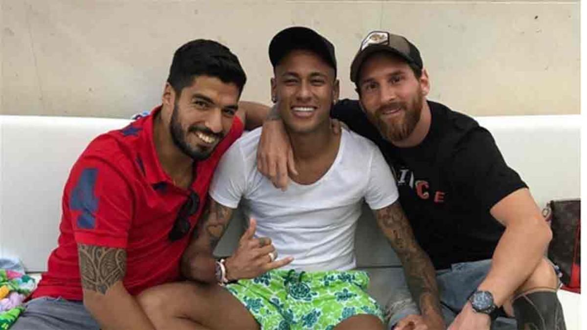 Neymar cuenta con el apoyo de Messi y Luis Suárez