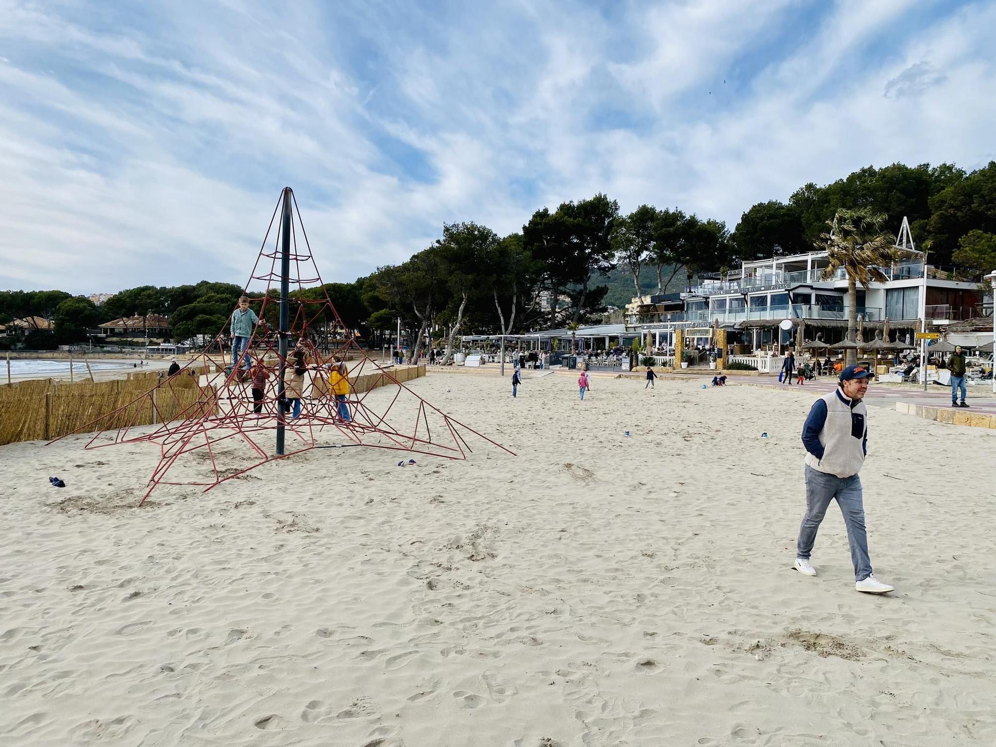 Baustelle an Promenade, geschlossene Hotels, Hunde am Strand: So ruhig geht es derzeit noch in Peguera zu