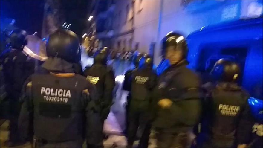 Tres mil persones es manifesten a Manresa en rebuig d'una reduïda concentració ultra