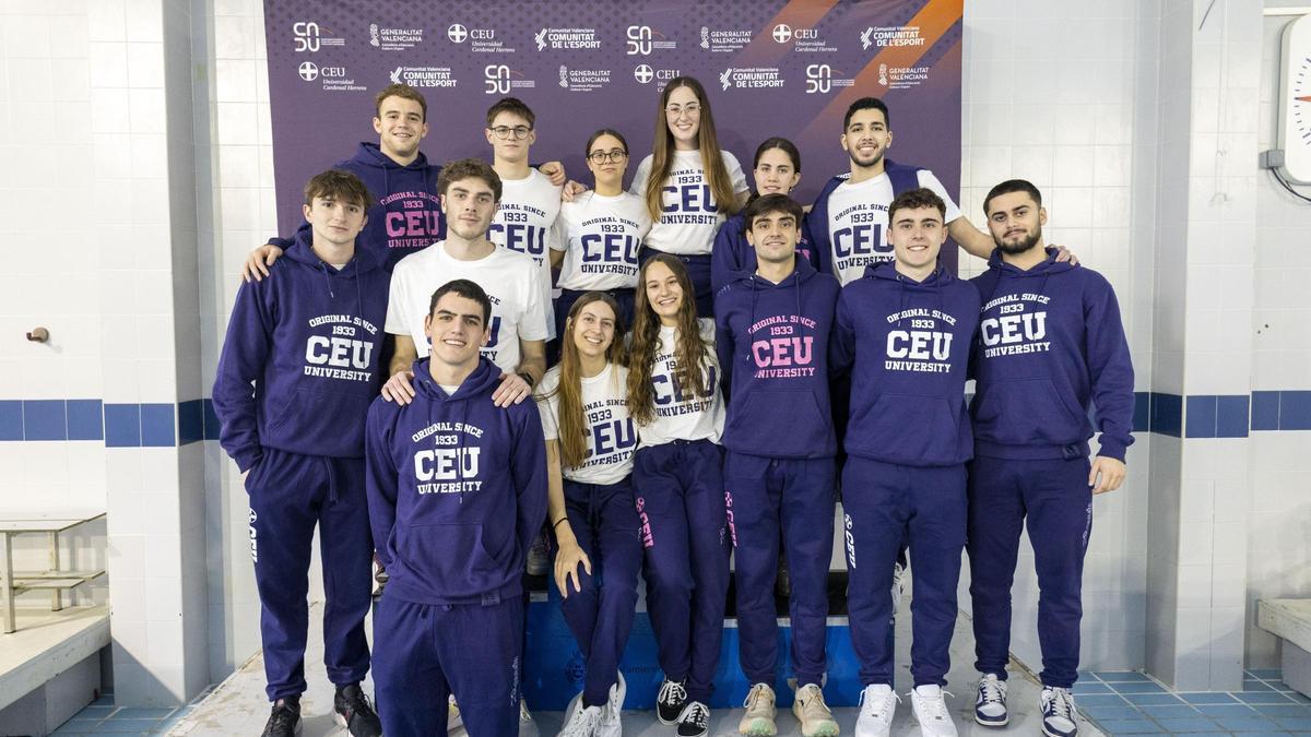 Los nadadores compitieron en 353 participaciones.
