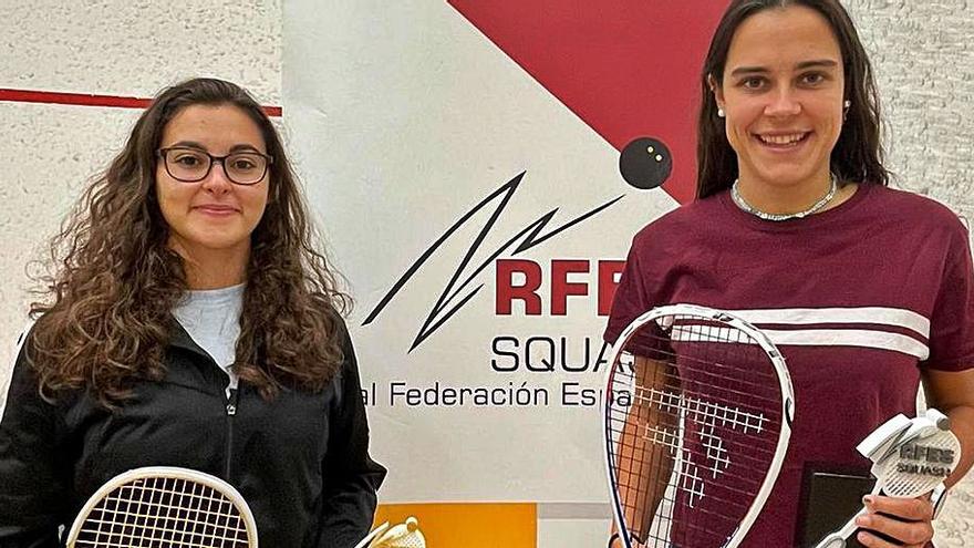 Cristina Gómez, a la izquierda, tras proclamarse campeona. | FES