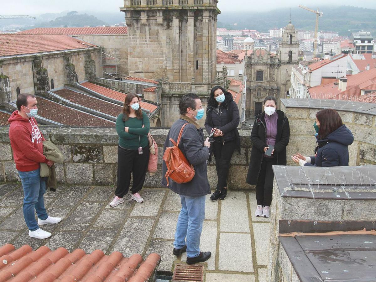 En dos turnos, a las 11.30 y las 12.30 horas, los visitantes conocen la fisionomía de la ciudad. | // IÑAKI OSORIO