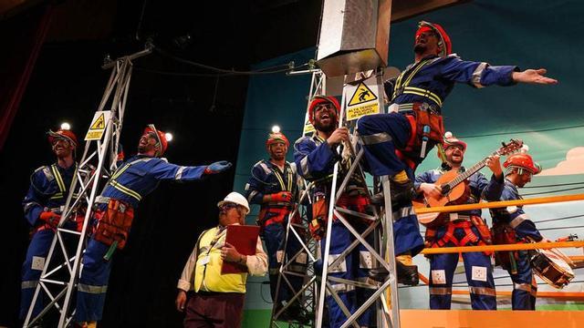 La murga de Rute 'Los chicos del cable', en la primera sesión de preliminares.