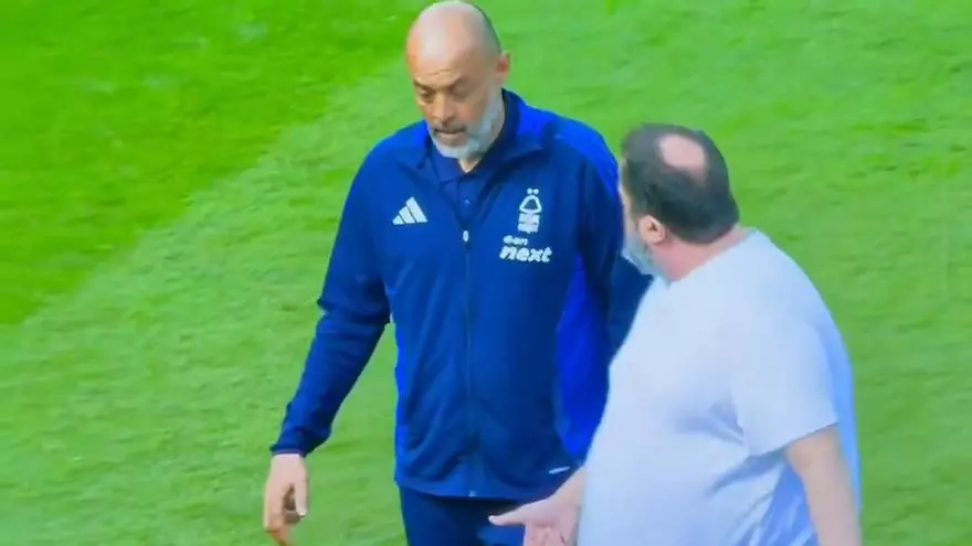 El due?o del Nottingham Forest salta al campo para reprocharle el resultado a Nuno Espirito Santo
