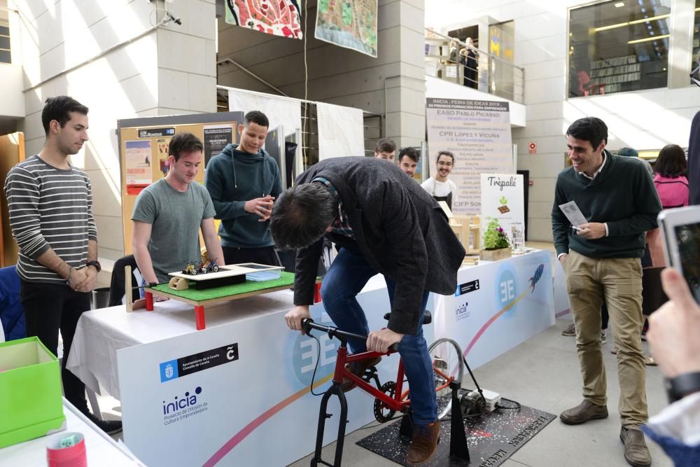 Estudiantes de ciclos formativos presentan sus proyectos de emprendimiento en el Fórum. Apuestan por el medio ambiente, el reciclaje y las nuevas tecnologías.