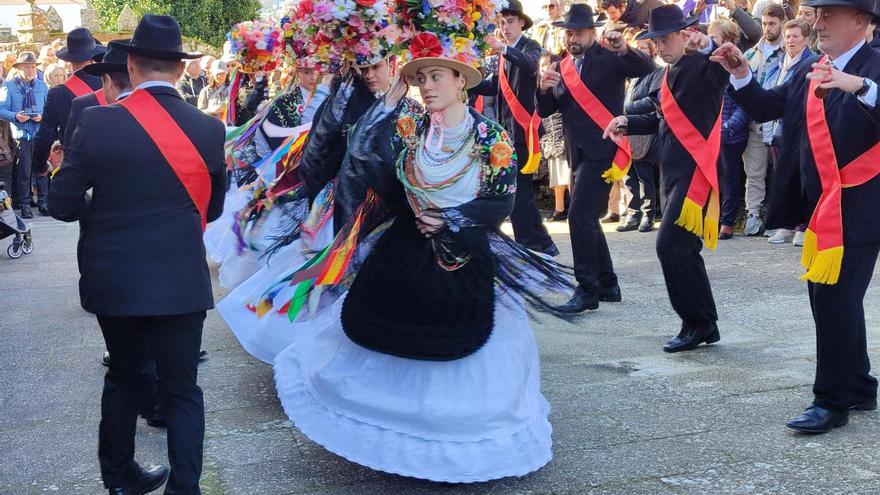 La Danza de las Flores conquista Aldán