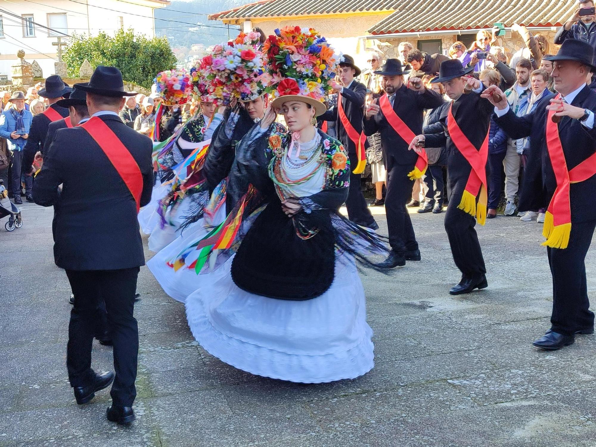 La Danza de las Flores conquista Aldán