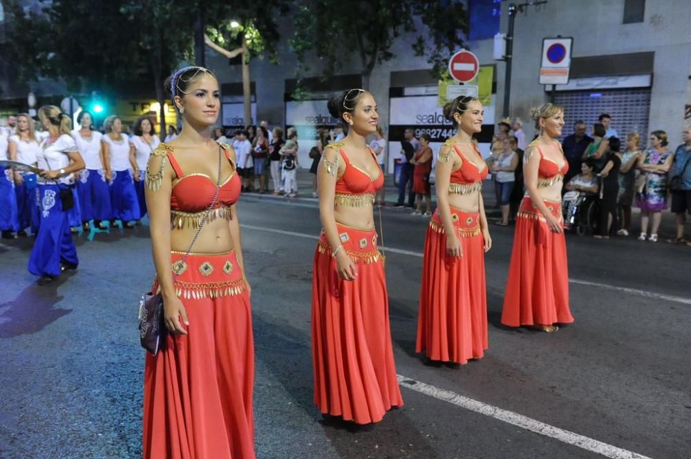 Desfile de Moros y Cristianos por las calles de Mu