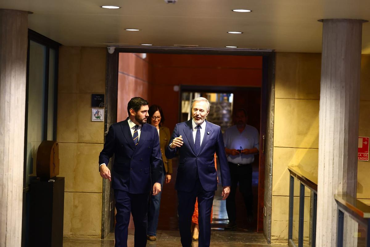 En imágenes | Acuerdo entre PP y Vox para hacer presidente de Aragón a Azcón