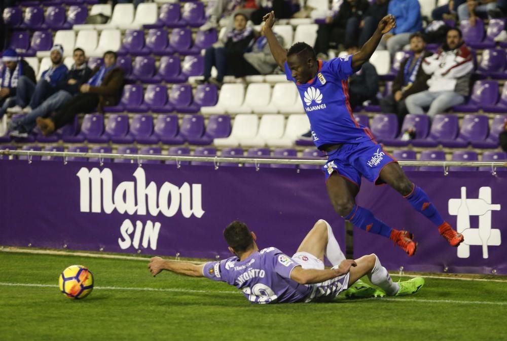 El partido entre el Valladolid y el Real Oviedo, en imágenes