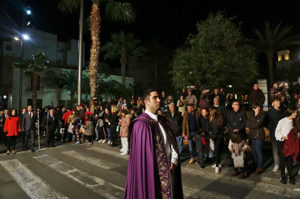 Miles de personas contemplaron el paso de las imágenes de las seis cofradías que participan en Lunes Santo