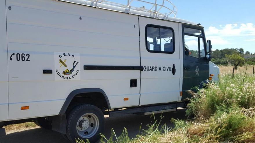 Agentes del GEAS, esta manaña en la finca donde apareció el cadáver