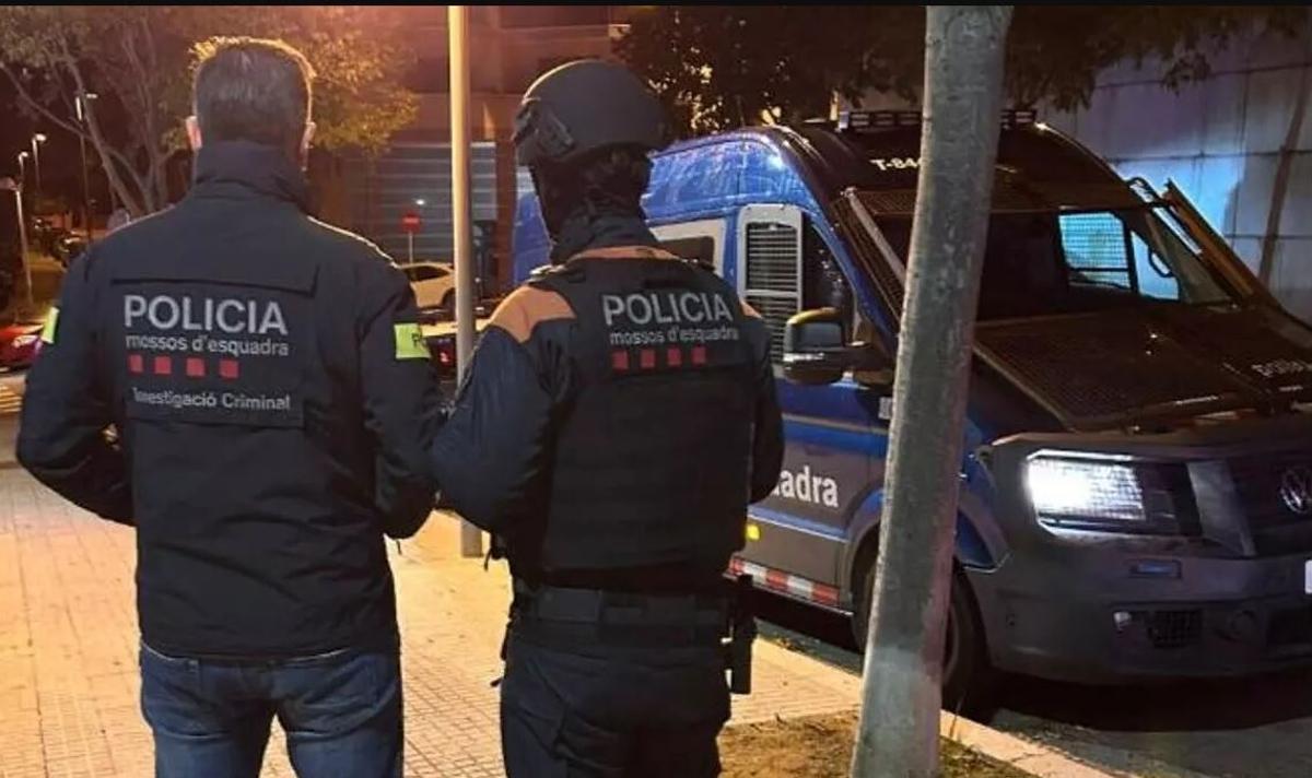 Els Mossos detenen un lladre multireincident per 14 robatoris amb força a Barcelona, Sant Cugat, Terrassa i Castelldefels