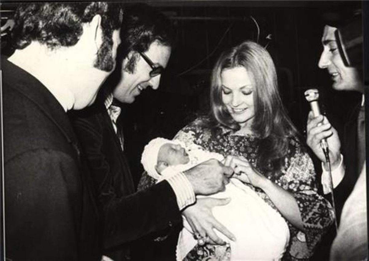 Algueró i Carmen Sevilla, en el bateig del seu fill, el 1974 a Barcelona. Algueró i Carmen Sevilla, en el bateig del seu fill, el 1974 a Barcelona.