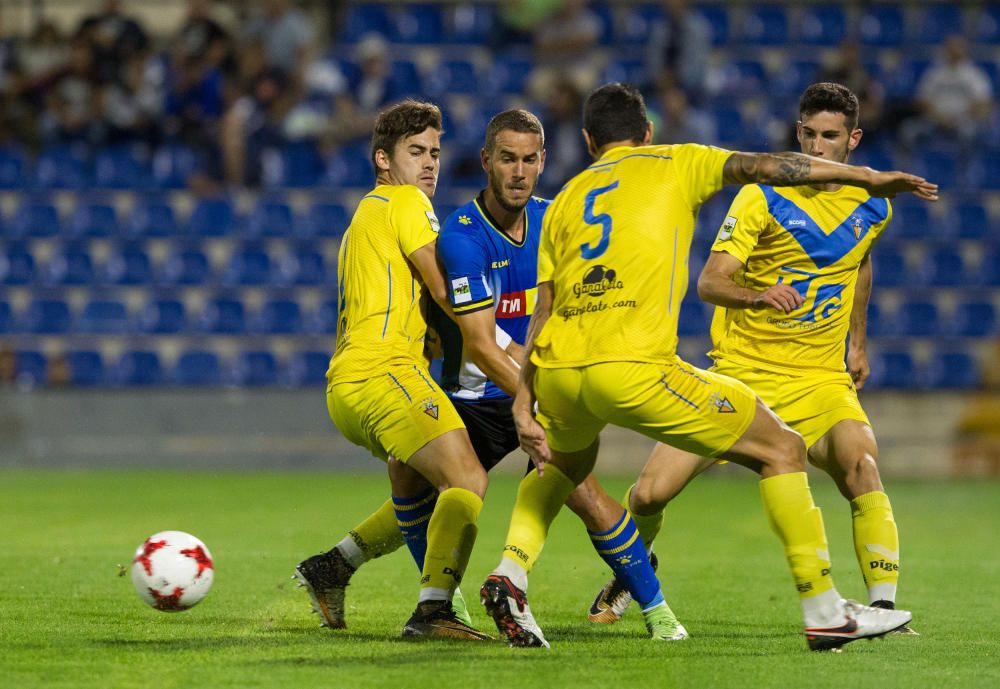 El Hércules regala otro empate en casa ante el Badalona por su nula ambición.