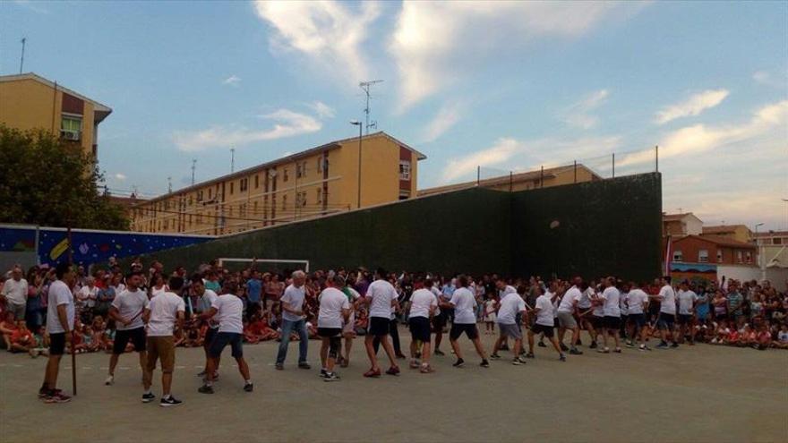 Cientos de oscenses arropan a los Danzantes en su último ensayo