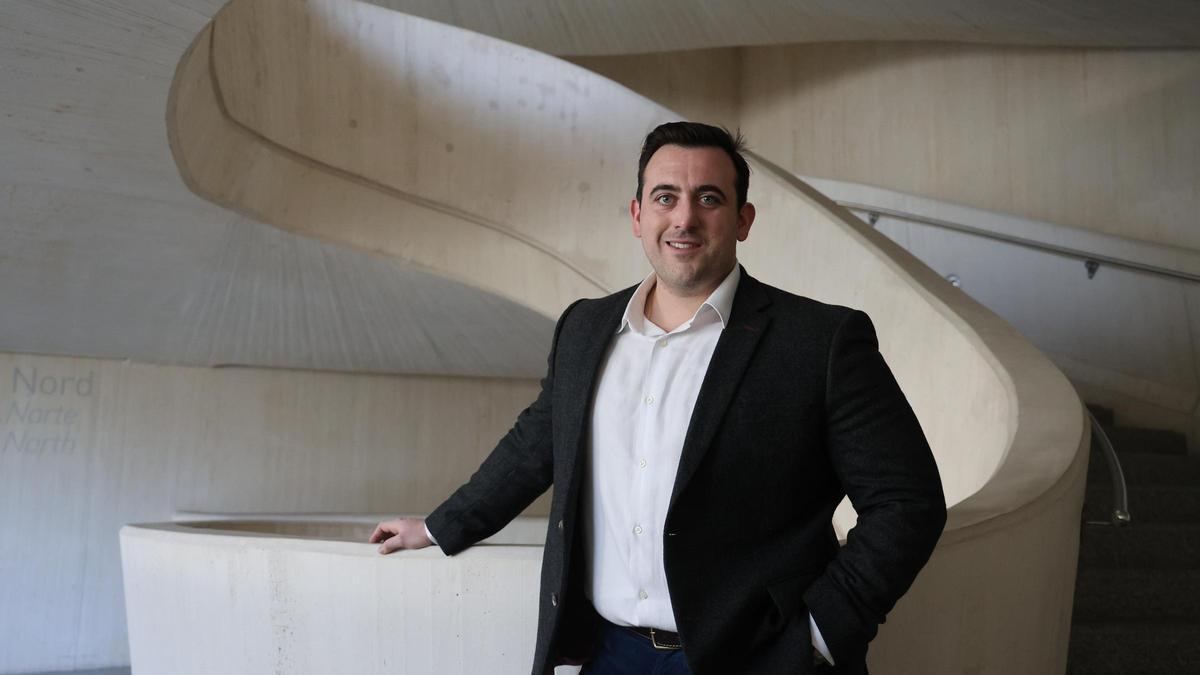 El tenor Freddie de Tommaso posa en Les Arts, donde debuta en el rol de Rodolfo de ‘Luisa Miller’.