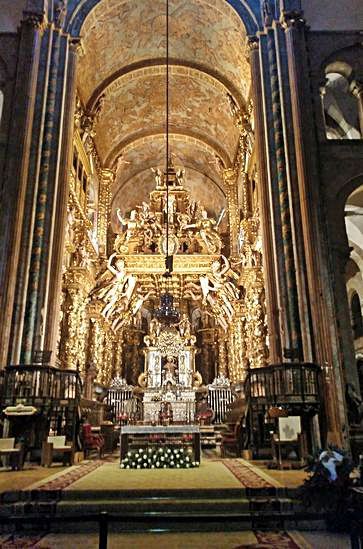 Interior da catedral  de Santiago de Compostela tras os recentes traballlos  de restauración levados a termo.