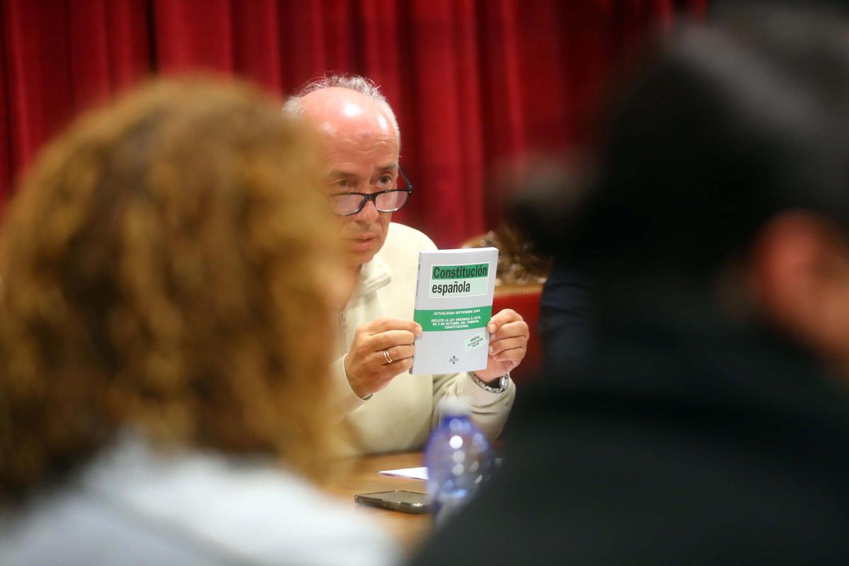 Gonzalo Durán durante un pleno de Vilanova de Arousa