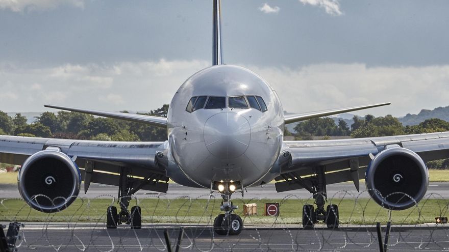 ¿Se puede llevar comida en un avión?