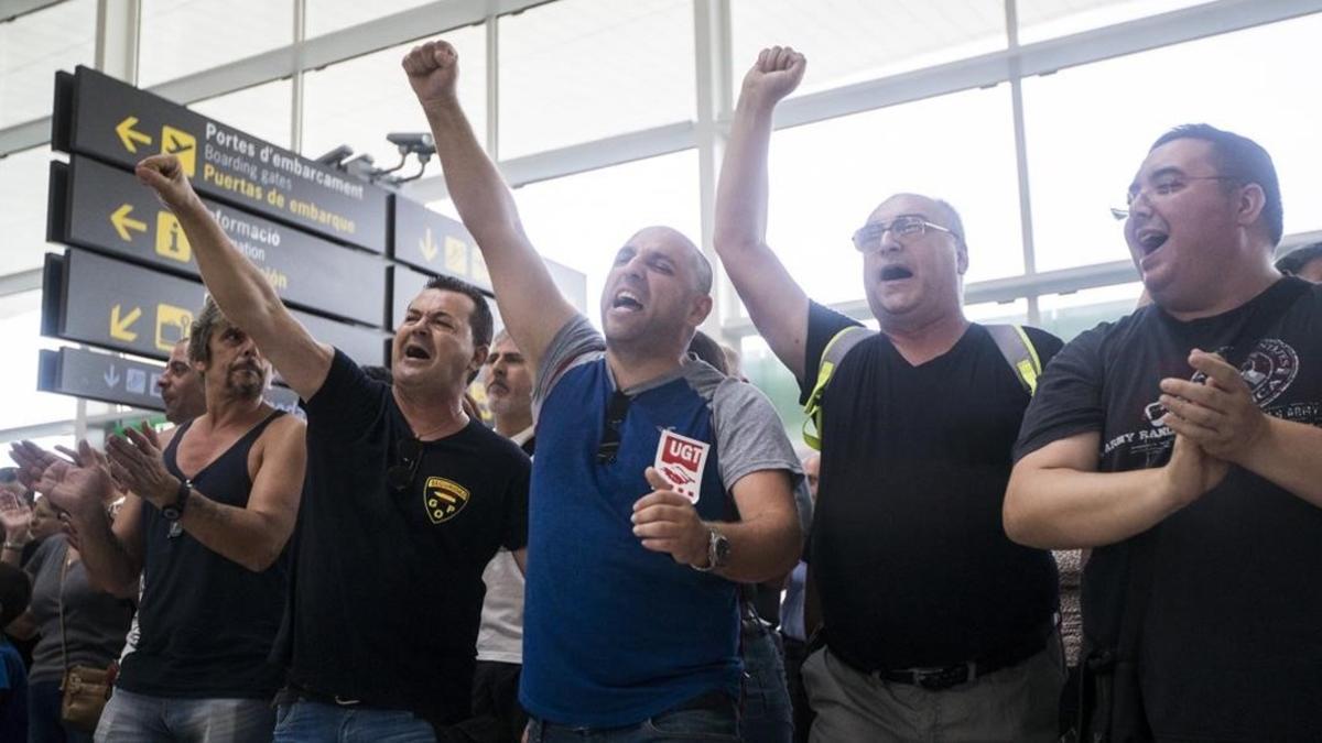 Protesta de trabajadores de Eulen en el aeropuerto de El Prat.