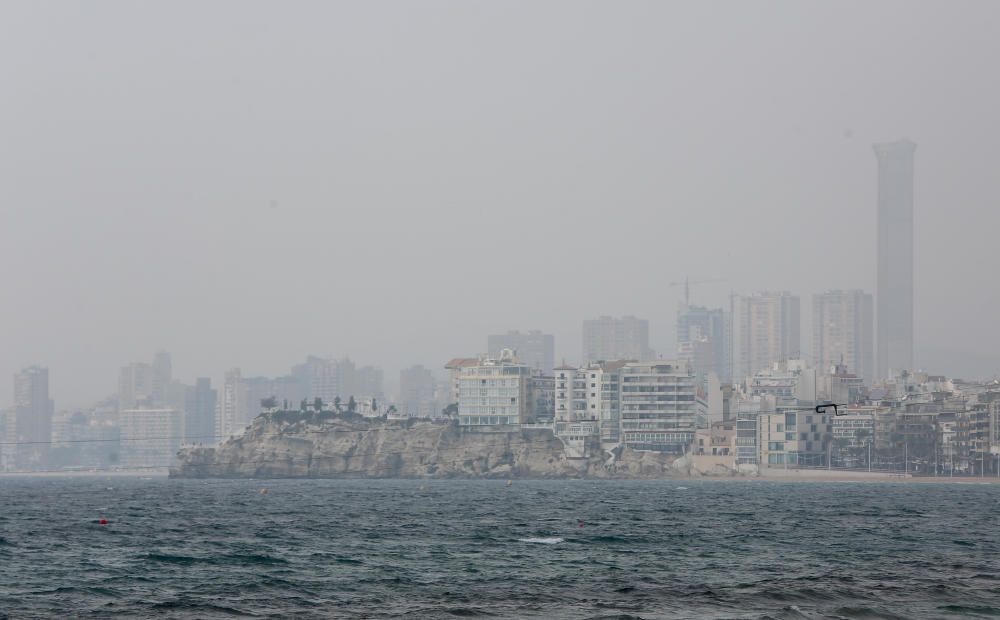 La niebla cubre Benidorm