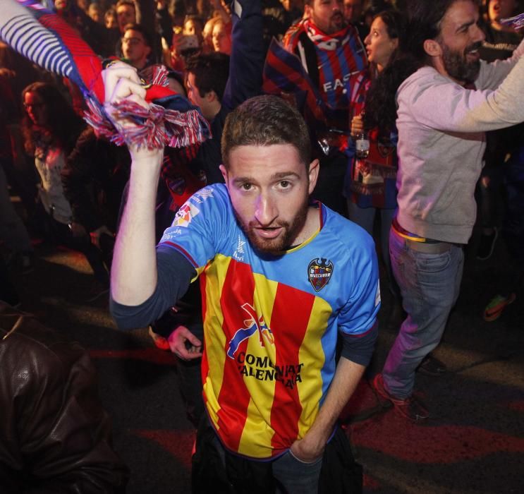 Así celebra el ascenso la afición del Levante UD