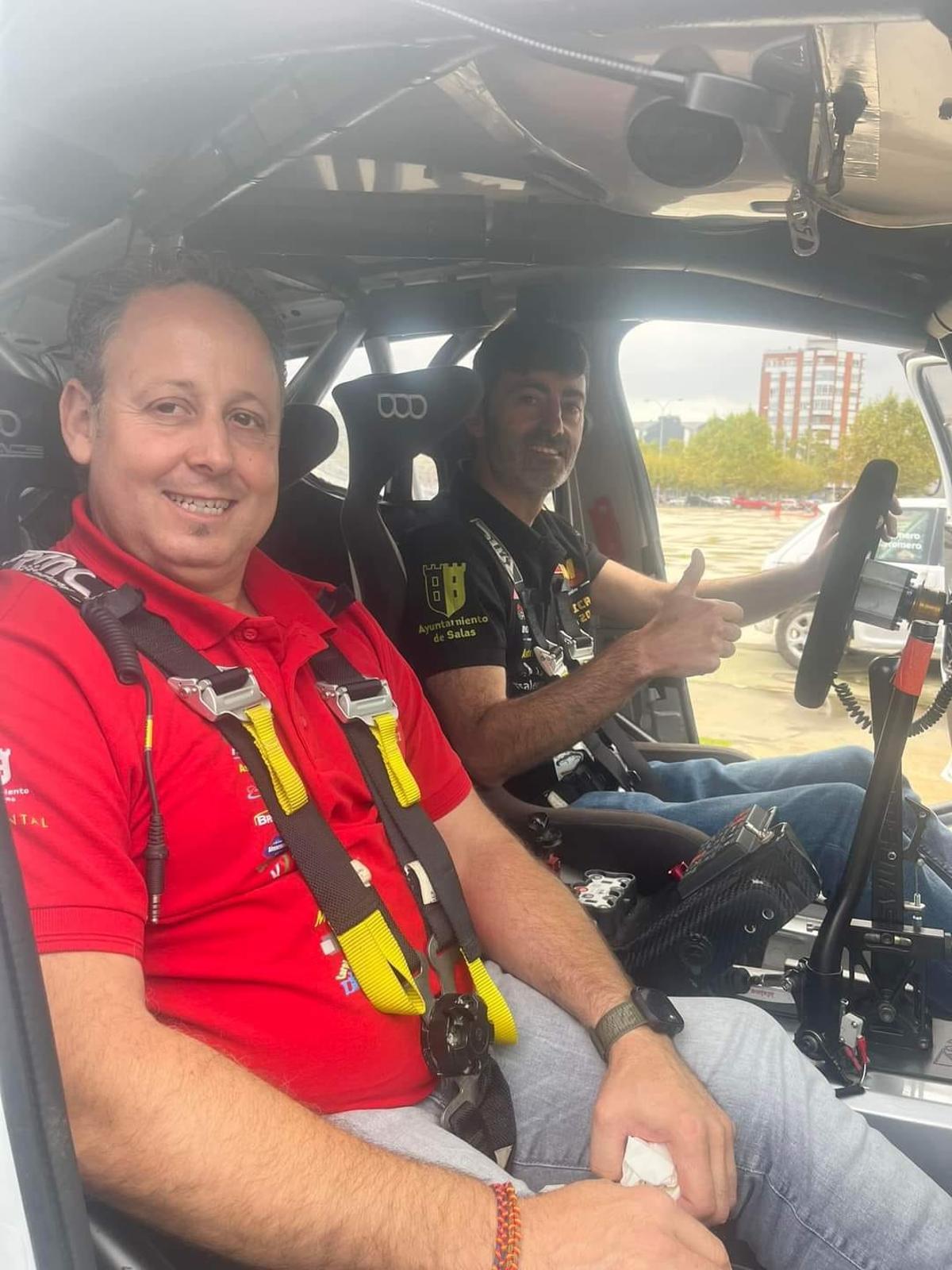 Al volante, Luis Borras y el copiloto Alejandro Fernández, antes de competir en El Bierzo