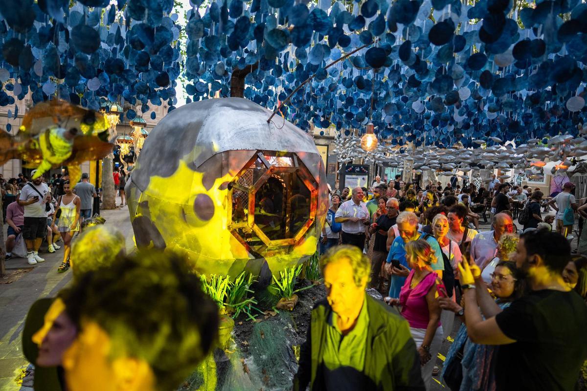 Gràcia premia a la plaza Rovira i Trias por su homenaje a Antònia Font como la calle mejor decorada de las fiestas de 2026
