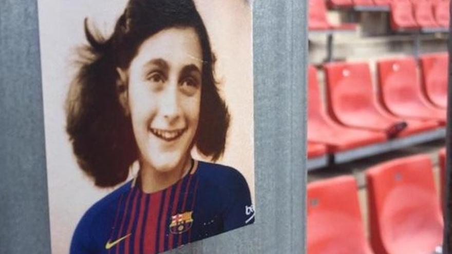 Ultras del Espanyol cuelgan fotos de Ana Frank vestida del Barça