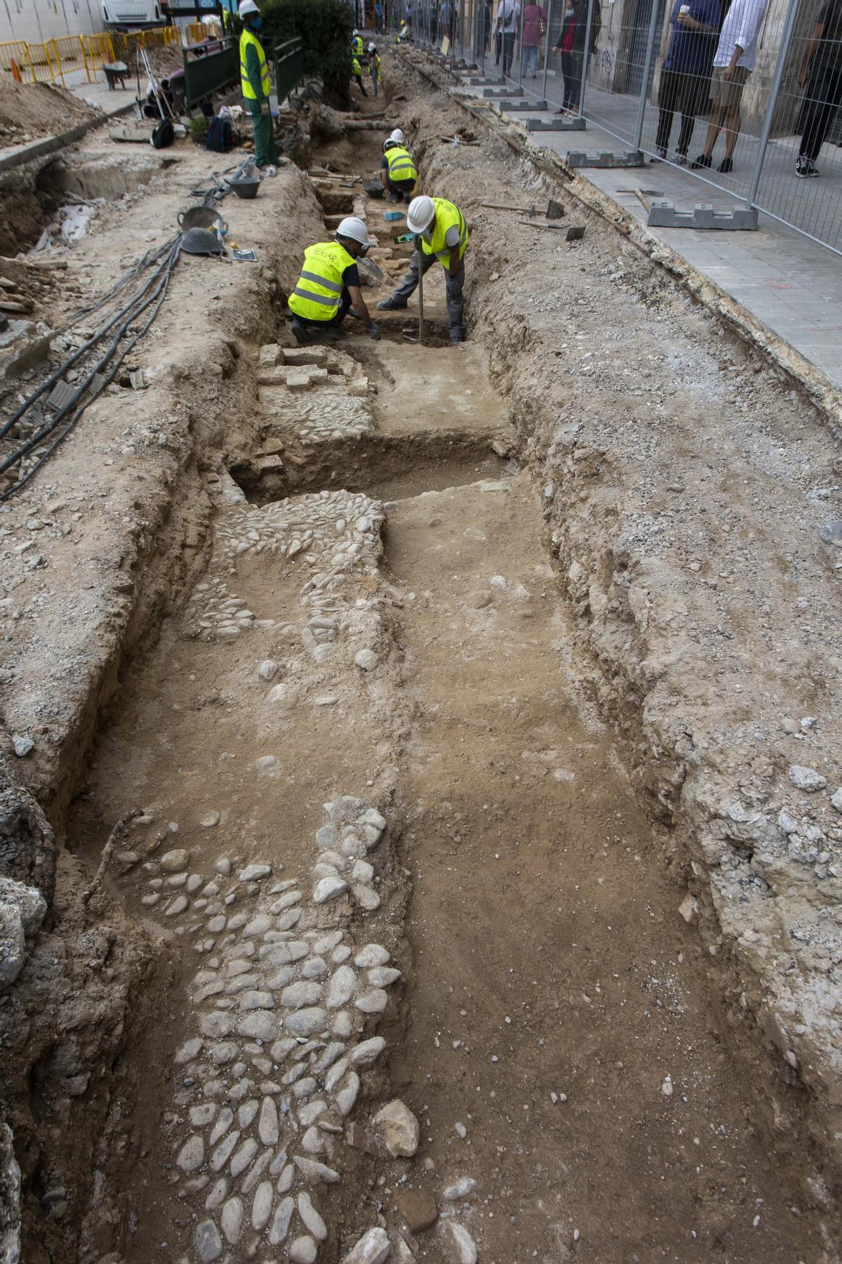 Las obras de la Reina sacan a la luz una posible cuarta muralla de València