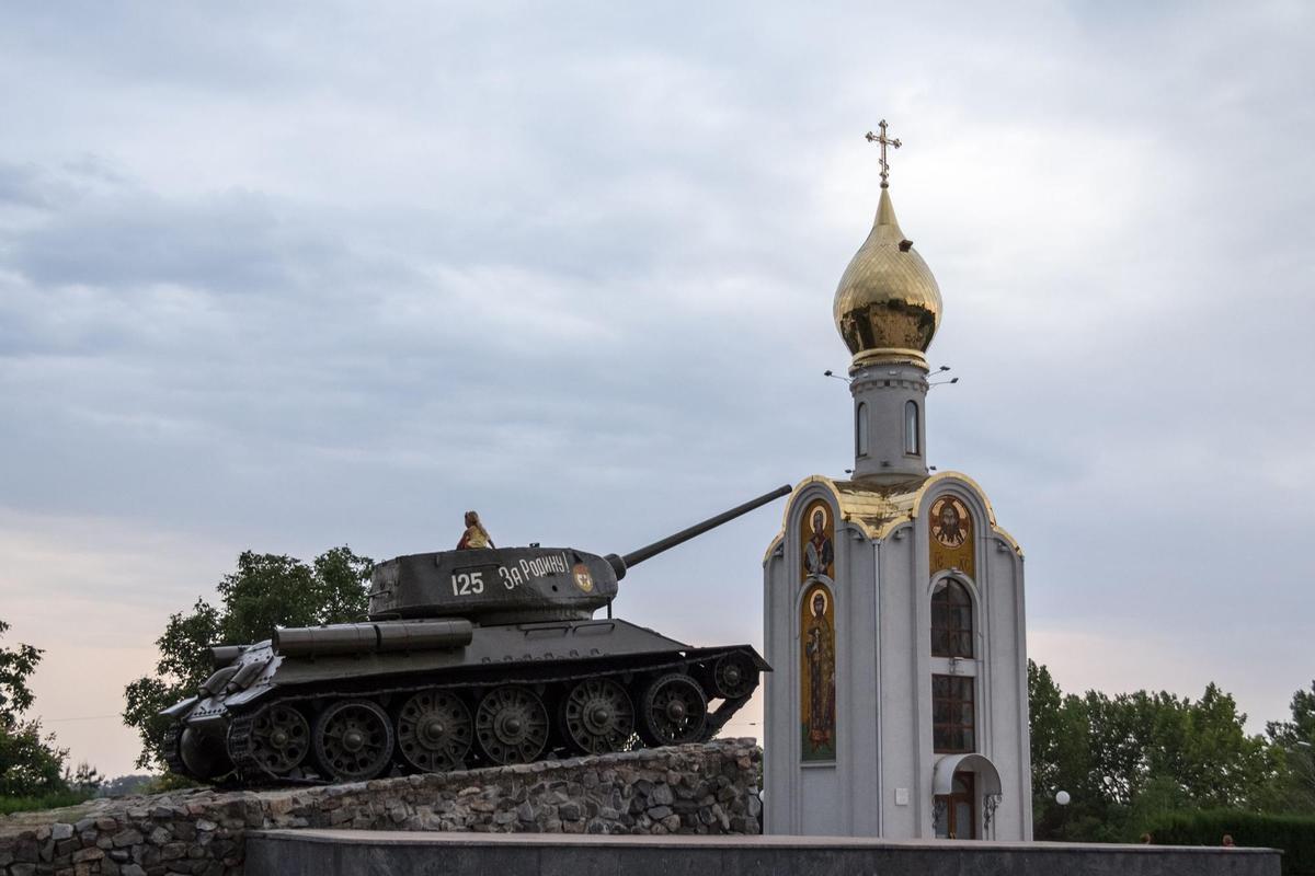 Tanque en recuerdo de la guerra de Transdniestria.