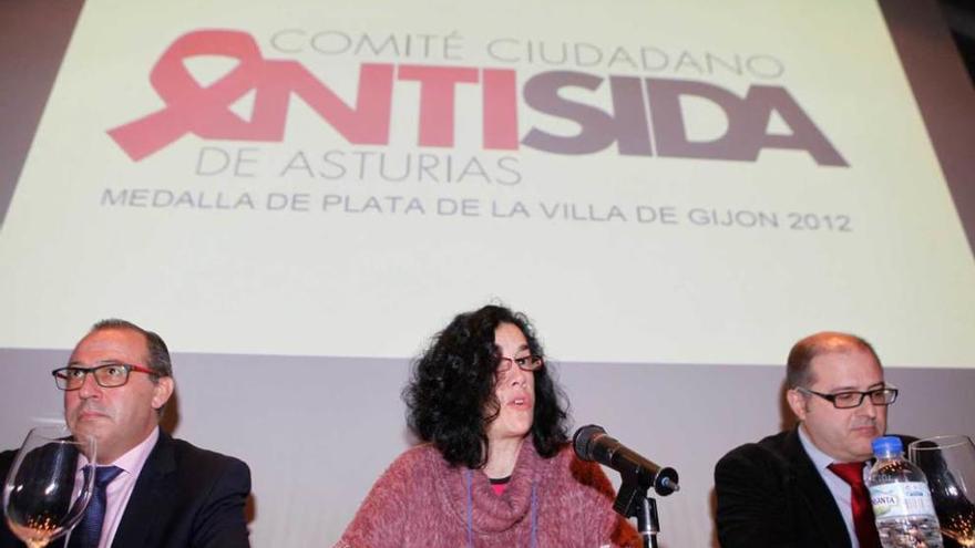 Por la izquierda, Antonio Molejón, Loli Fernández y José Luis Álvarez, en la presentación de la jornada.