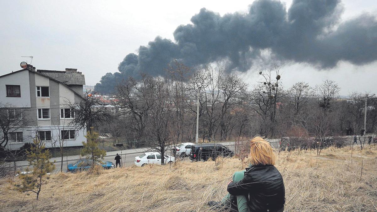 Al menos siete muertos en varios ataques rusos contra la ciudad de Leópolis