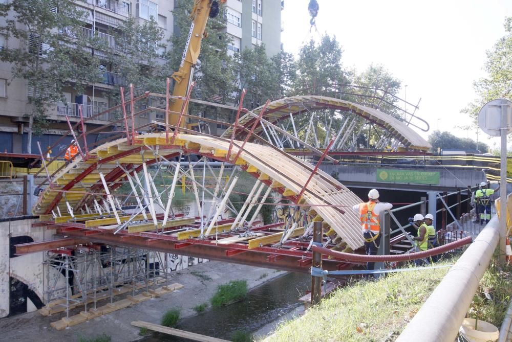 Construcció de l'entarimat del pont del Dimoni