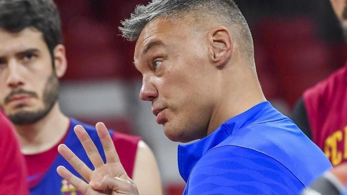 Jasikevicius da instrucciones durante el entrenamiento en el Audi Dome previo al tercer partido