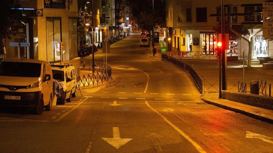 Las calles de Vila vacías en la primera jornada de toque de queda.