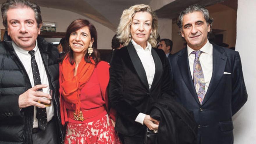 Sergio San Juan, Teresa Castellá, Maite Arias, y el abogado Juan Buades en la gala de Projecte Jove.