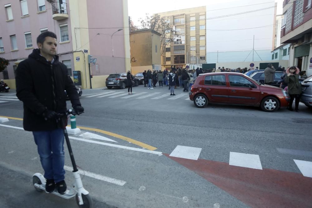 Atascos en la av Burjassot por el carril bici