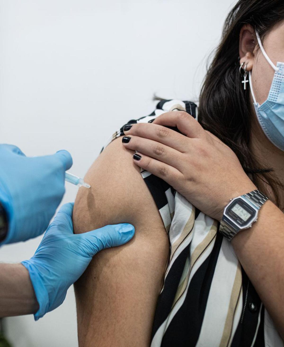 La vacuna a l’inici del cicle endarrereix la menstruació