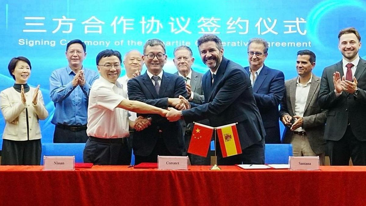 La firma del acuerdo entre Santana Motors, Zhengzhou Nissan y Anhui Coronet.
