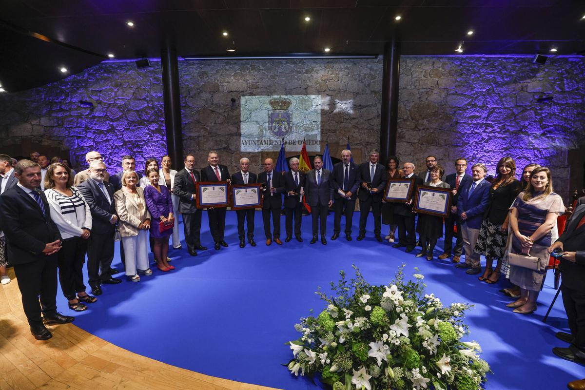 Oviedo reconoce los méritos deportivos, sociales y económicos con sus máximas distinciones