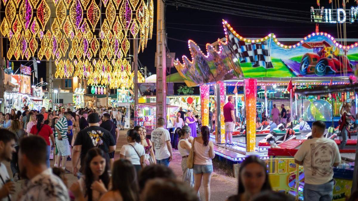 Ambiente de la Feria de San Juan de Badajoz en el recinto de Caya.