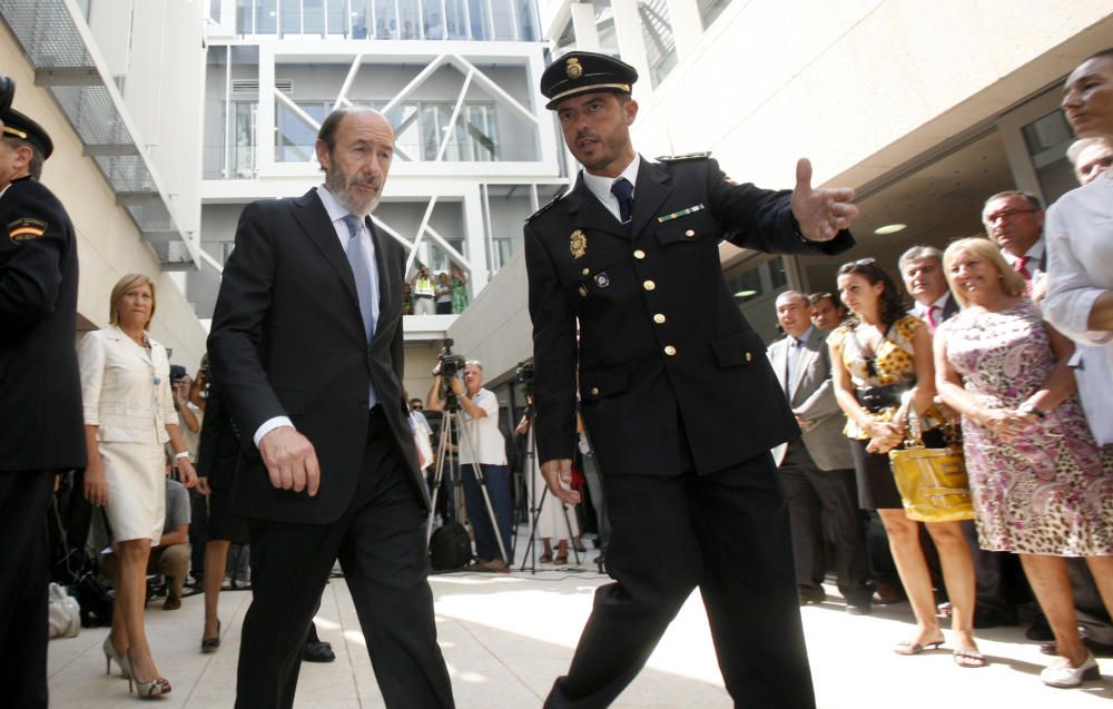 Como ministro del Interior, en 2009 inauguró la nueva Comisaría Provincial en Alicante
