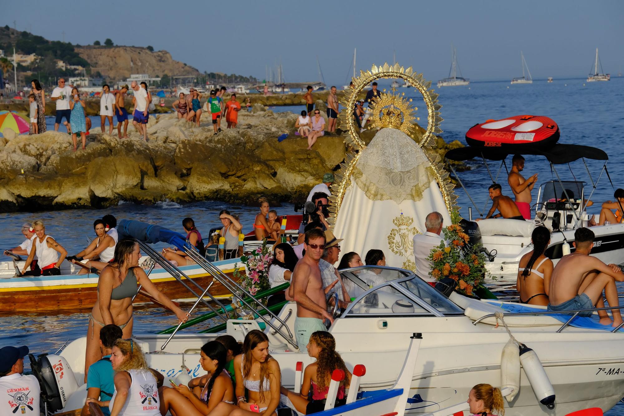 La Virgen del Carmen de Pedregalejo recorre su barrio