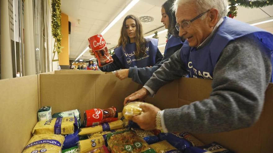 Voluntaris treballant durant l&#039;últim Gran Recapte a Girona