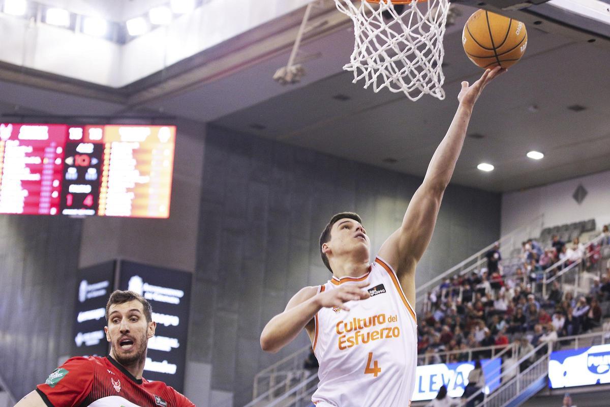 Jaime Pradilla en el Covirán Granada - Valencia Basket