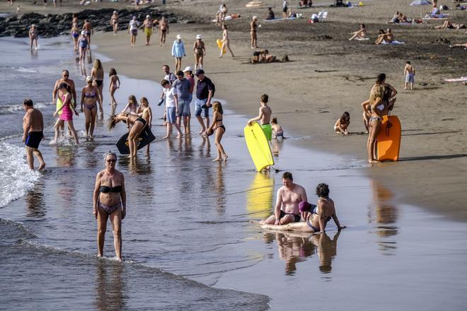 Primer baño de 2023 en las playas del sur de Gran Canaria